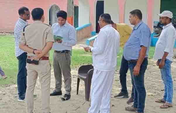 चुनाव को ले एसडीओ-एसडीपीओ ने किया विद्यालय का निरीक्षण
