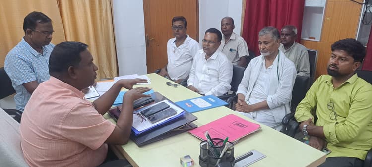 राजनीतिक दलों के प्रतिनिधियों के साथ एसडीएम ने की बैठक, निर्वाचन को लेकर हुई चर्चा