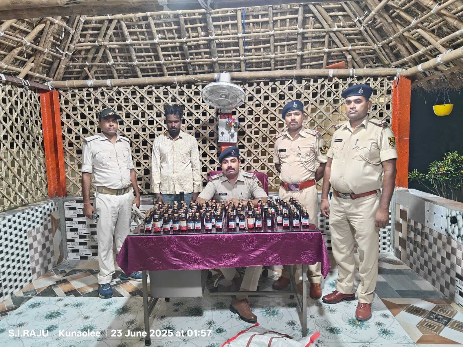 108 बोतल कोरेक्स के साथ तस्कर गिरफ्तार