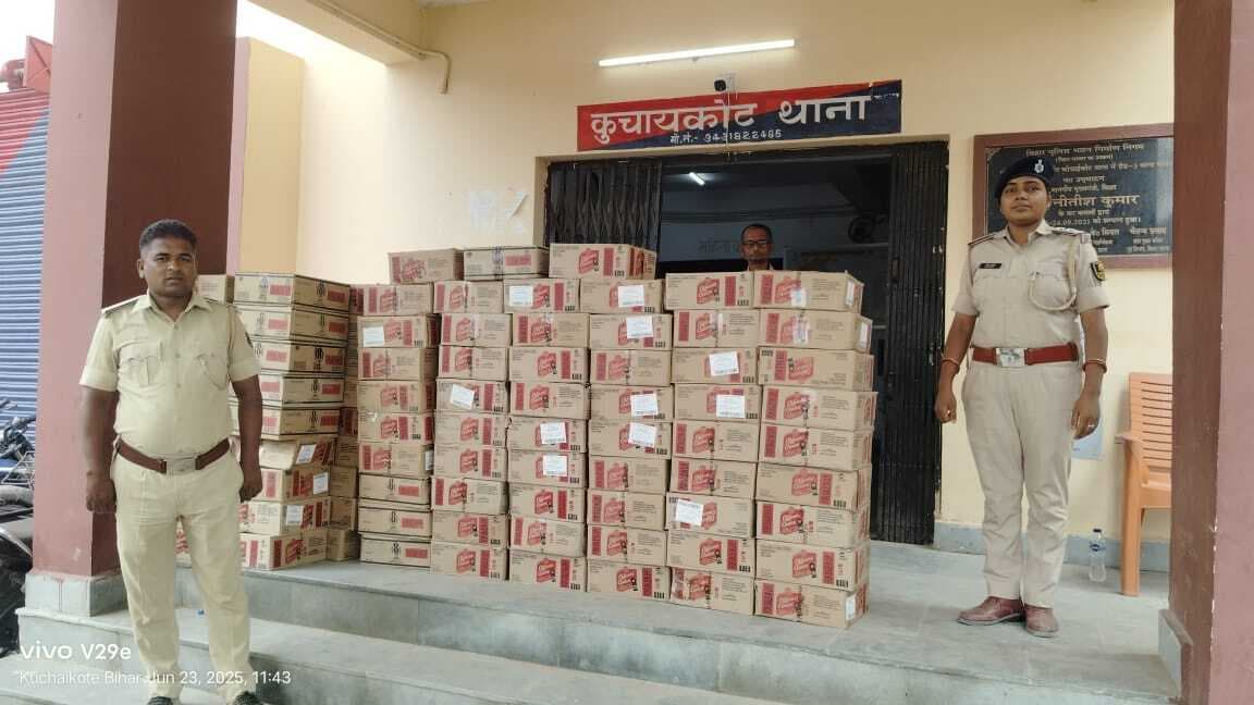 पिकअप पर लायी जा रही 102 कार्टन शराब बरामद