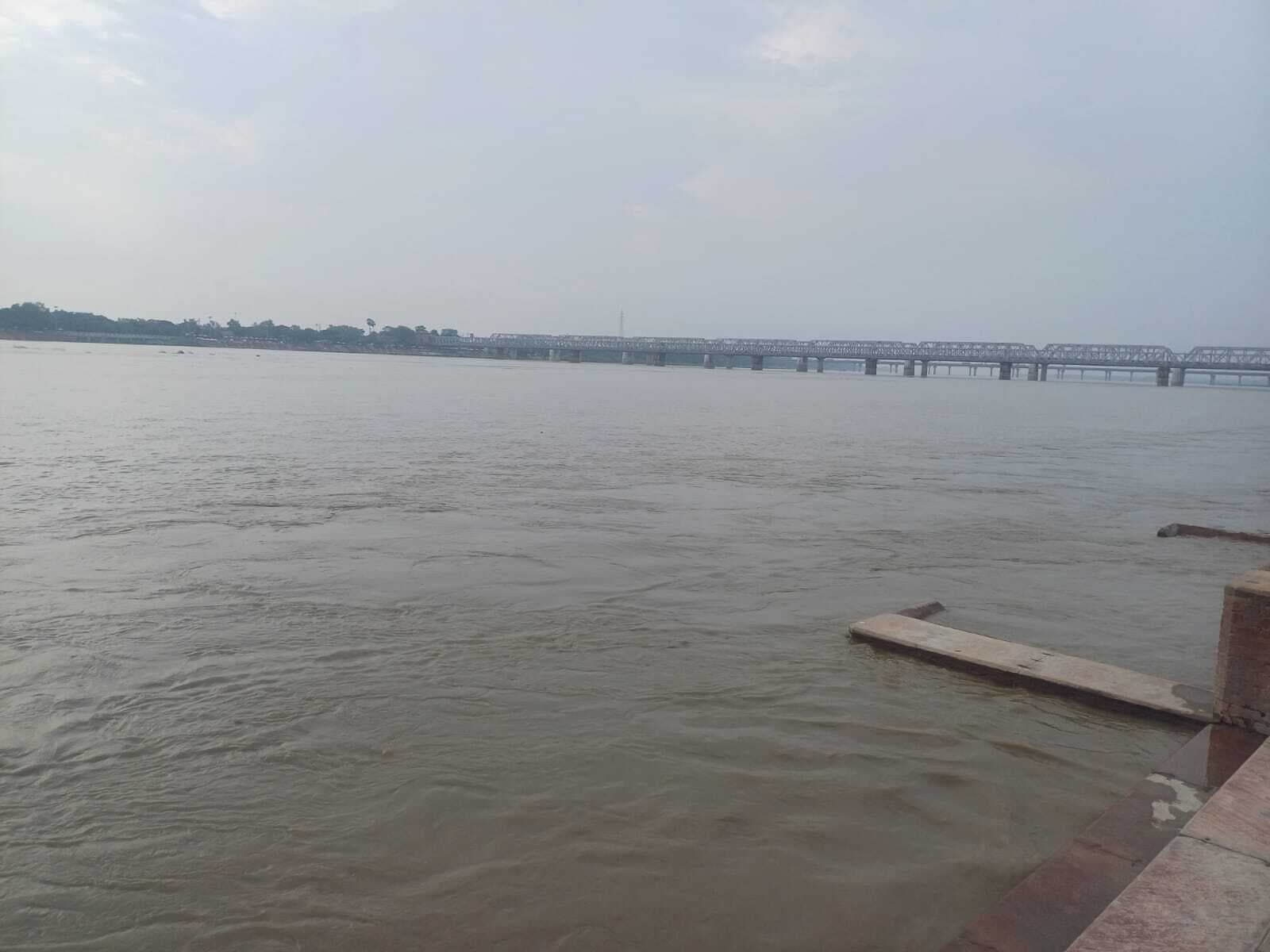 एक दिन में एक मीटर से ज्यादा बढ़ा गंडक नदी का जलस्तर