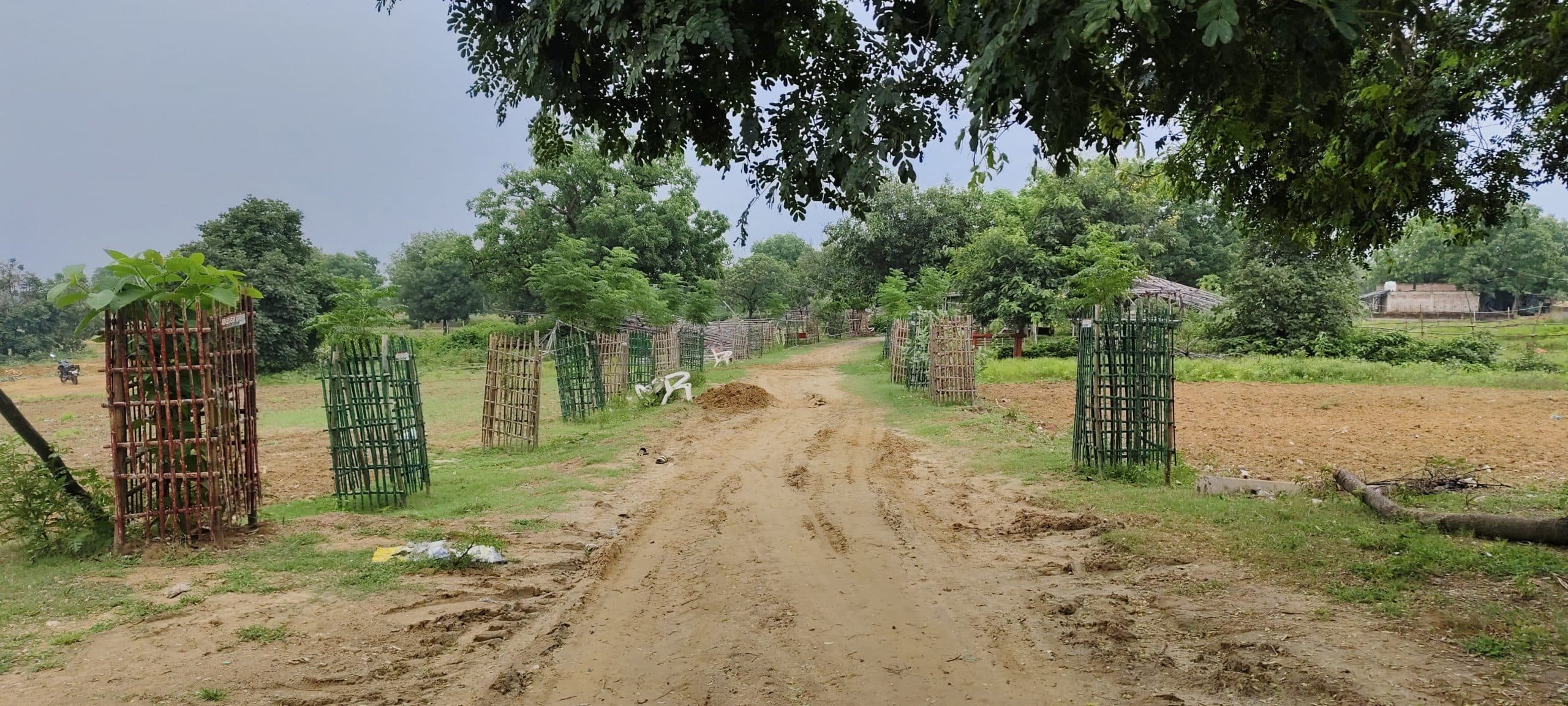 छपरहिया धर्मशाला के समीप कांवरिया पथ को मोड़ने का हो रहा विरोध