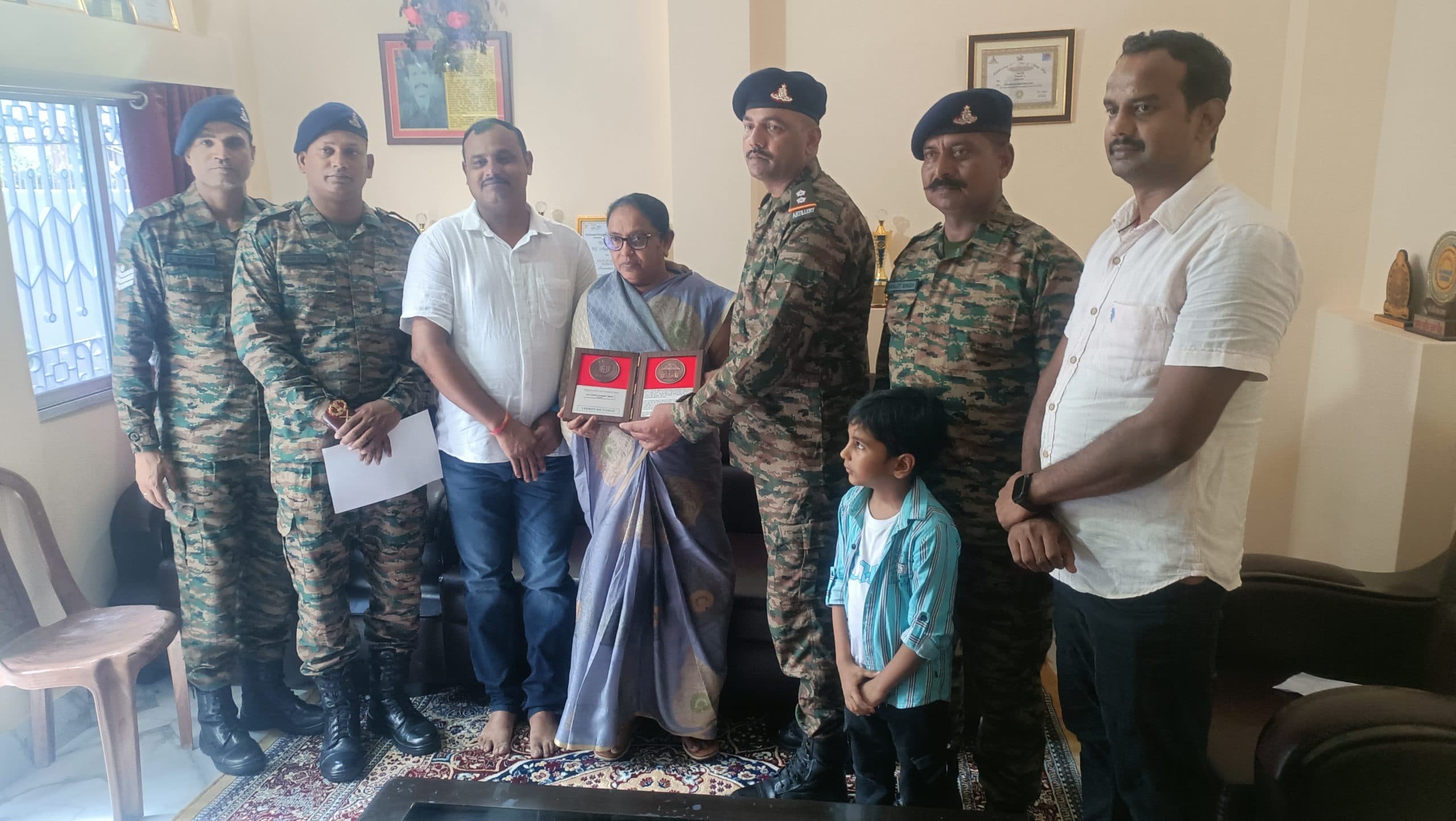 शहीद रतन सिंह के परिजन किये गये सम्मानित