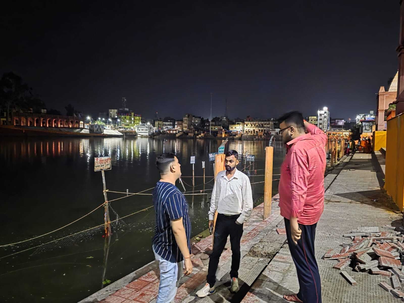 Deoghar News : नगर आयुक्त ने देर रात मेला क्षेत्र का किया निरीक्षण