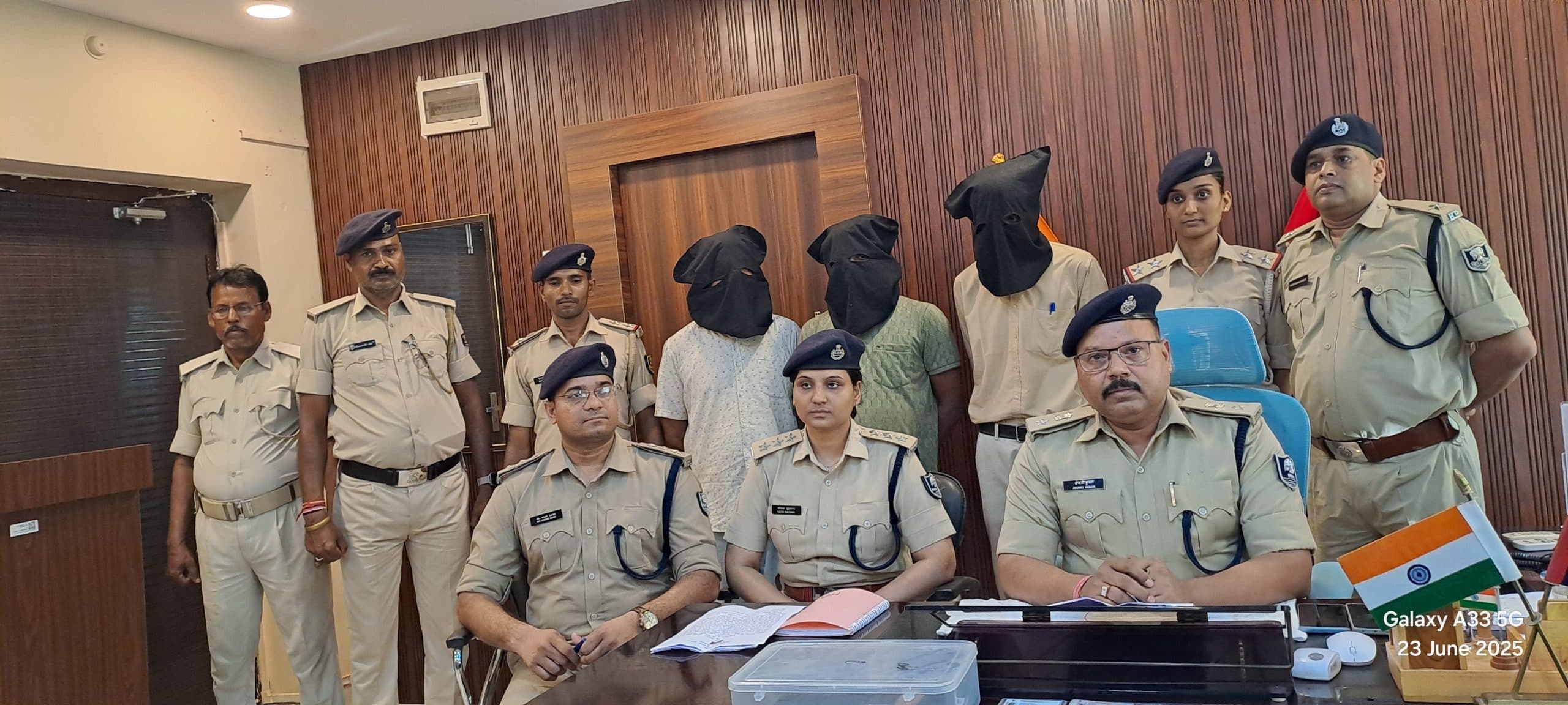 15.62 लाख रुपये के फ्रॉड का उद्भेदन, तीन गिरफ्तार