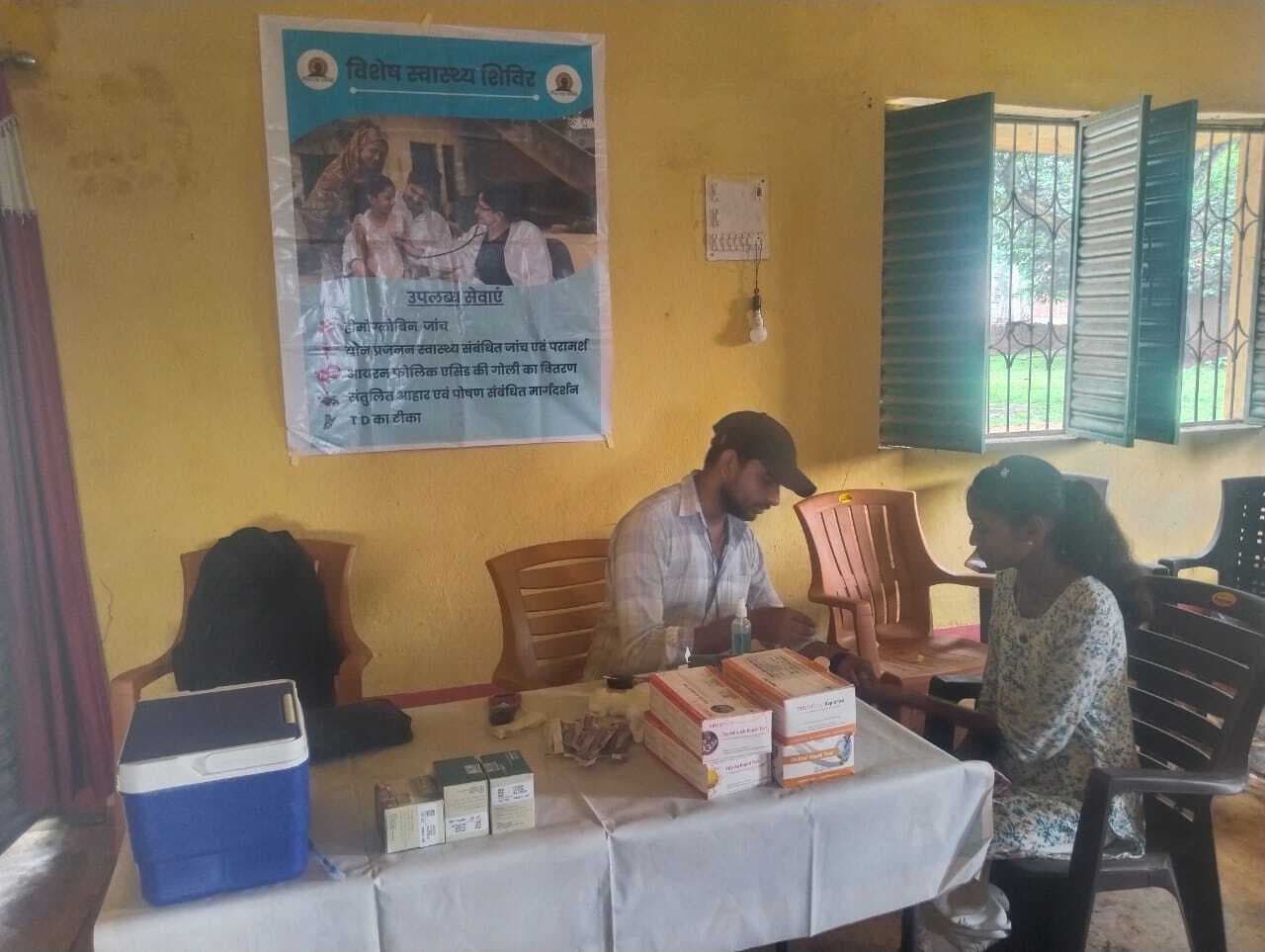 किशोरियों को हरी साग सब्जी खाने की दी सलाह