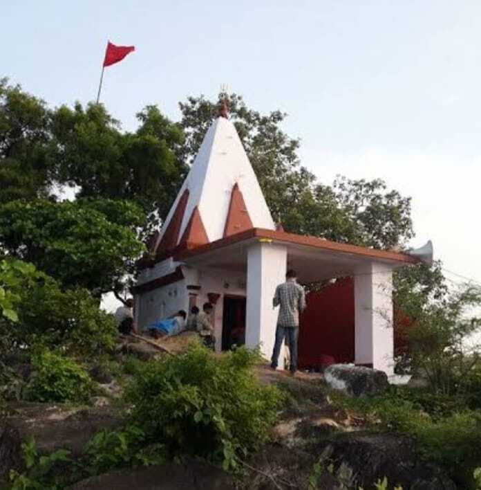 जिलाधिकारी से अभयनाथ मंदिर को विकसित करने की मांग