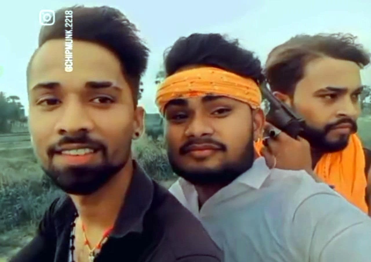 इंस्टाग्राम पर पिस्टल लहराते रील बनाने वाले दो युवा गिरफ्तार