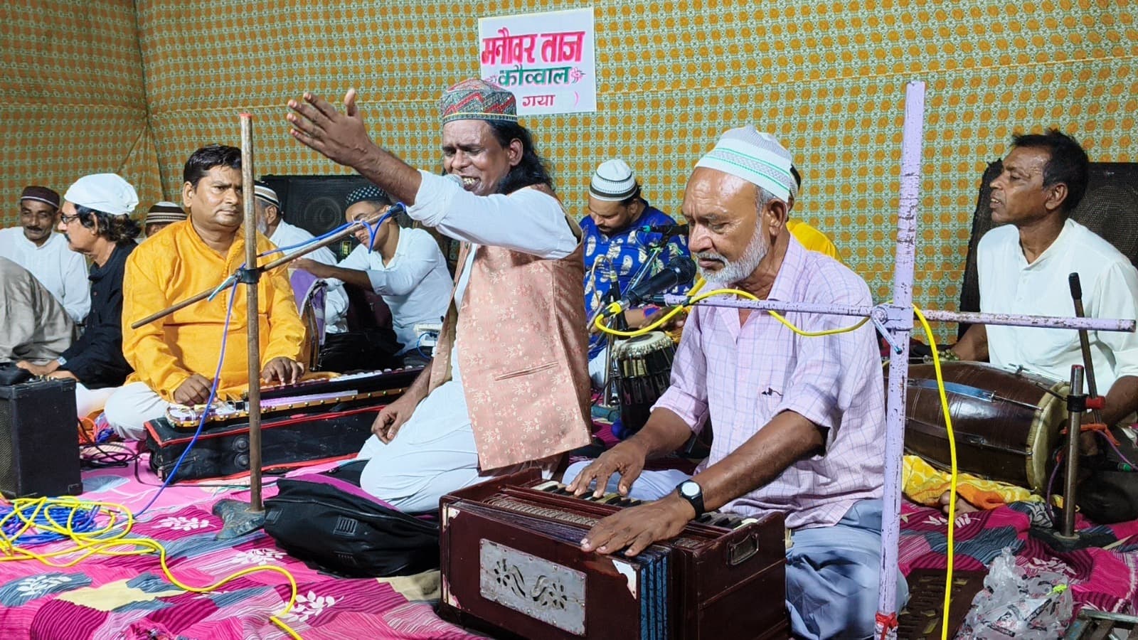 बाबा की दरगाह पर रातभर होती रही दुआ फातिहा व चादरपोशी की रश्म