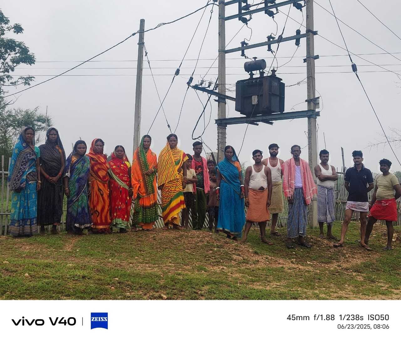 Giridih News: ग्रामीणों ने ट्रासफार्मर बदलने की उठायी मांग