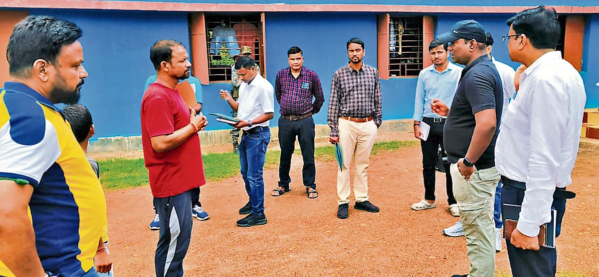 Chaibasa News :सौरभ की आत्महत्या के मामले में एफएसएल टीम ने स्कूल की जांच की