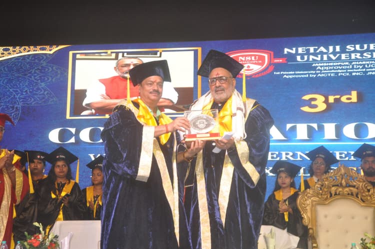 Jamshedpur News : कसम खायें कि नौकरी लगने पर पहली कमाई माता-पिता को ही देंगे : गिरिराज सिंह