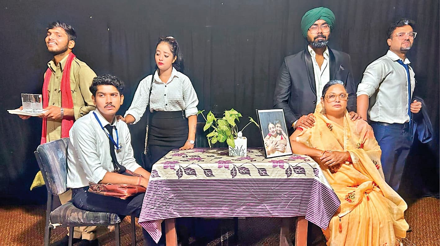 Ranchi News : ड्रामा फेस्टिवल में नाटक फिर लौट आयी जिंदगी का मंचन