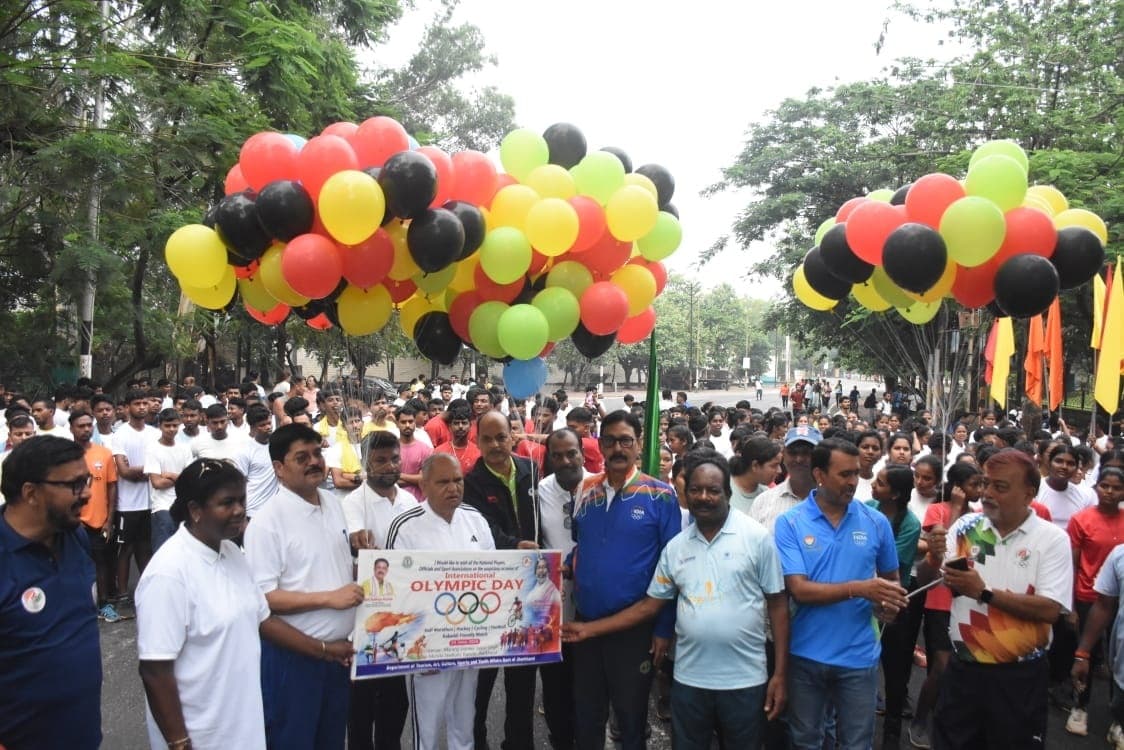 Ranchi News : ओलिंपिक दिवस पर दौड़ और साइक्लिंग, खिलाड़ियों को मिला सम्मान