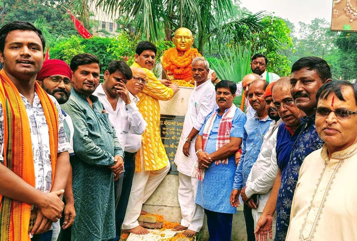 Dhanbad News : भाजपा ने बलिदान दिवस के रूप में मनायी डॉ श्यामा प्रसाद मुखर्जी की पुण्यतिथि