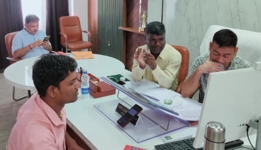 Dhanbad News : अधिक से अधिक लाभुकों तक योजनाओं का लाभ पहुंचायें अधिकारी
