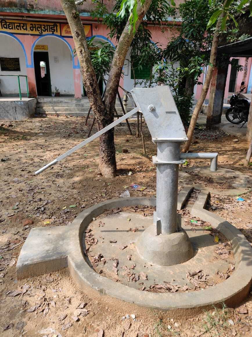 मिडिल स्कूल भलुआडी में दो चापाकलों की हालत खराब