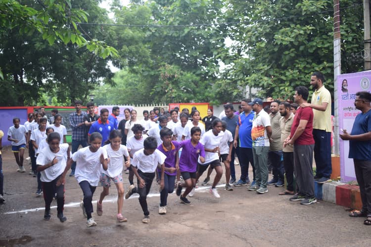 क्रॉस कंट्री दौड़ में रणजीत व सुहागिनी हांसदा ने मारी बाजी