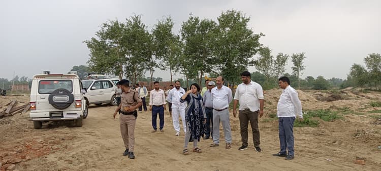 गोविंदपुर में बीएलओ की समीक्षा बैठक संपन्न, डीडीसी ने दिये आवश्यक दिशा-निर्देश