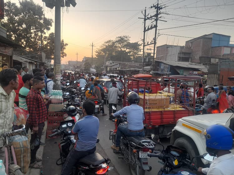 अतिक्रमण ने बढ़ी लोगों की परेशानी, प्रशासनिक पहल की दरकार