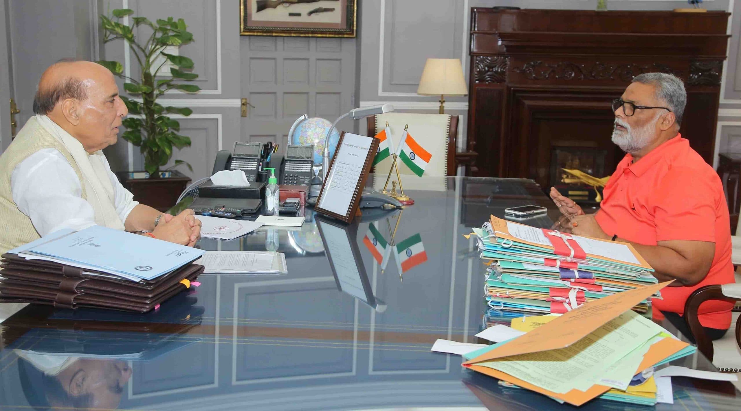 रक्षा मंत्री राजनाथ सिंह से मिले पप्पू यादव, पूर्णिया में सैनिक स्कूल व रिक्रूटमेंट बोर्ड खोलने का किया आग्रह