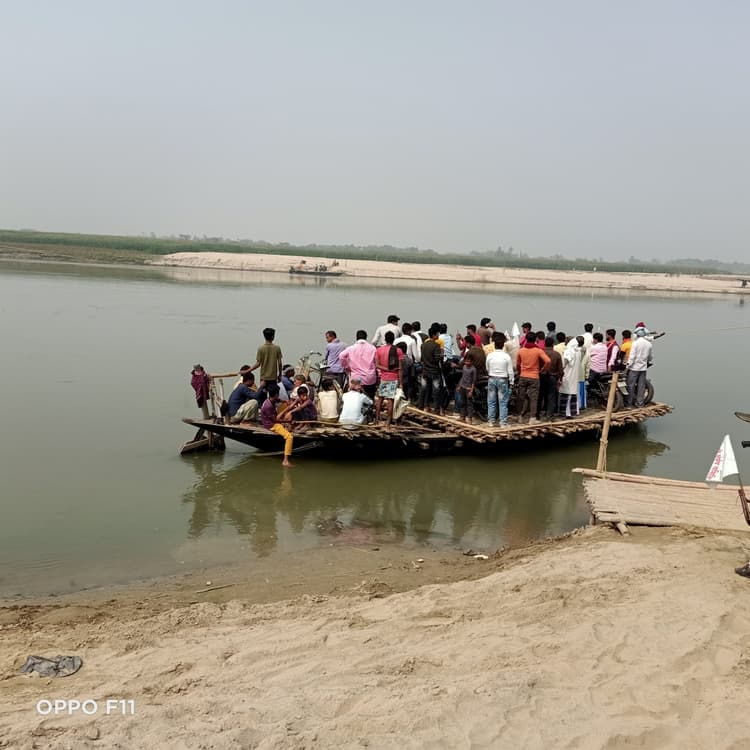 रैयांपुर महानंदा नदी में पुल निर्माण की मांग