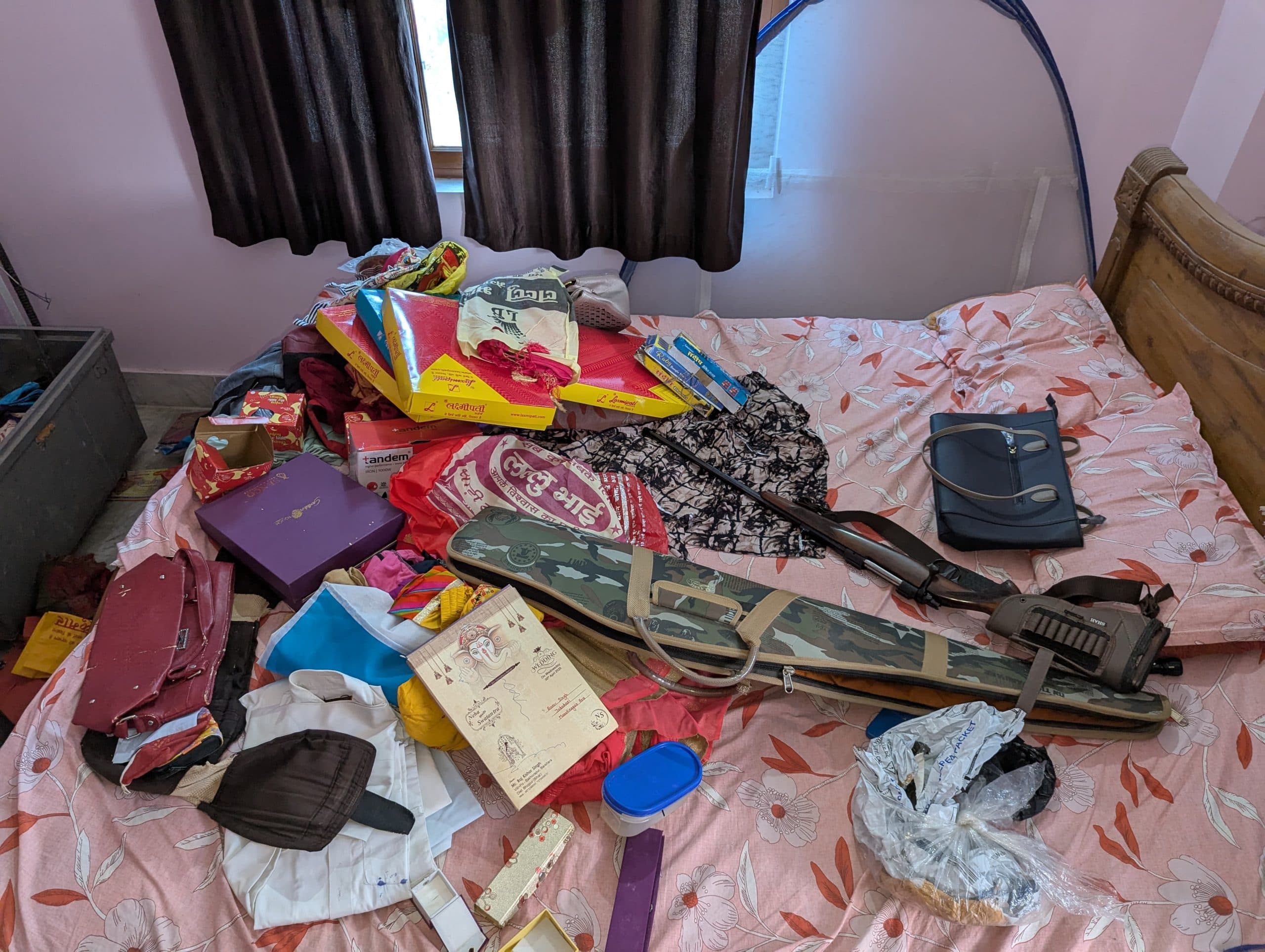 भोजपुरी सिने स्टार व गायक पवन सिंह के घर में चोरी