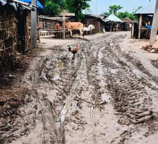 सड़क नहीं तो वोट नहीं की दी चेतावनी