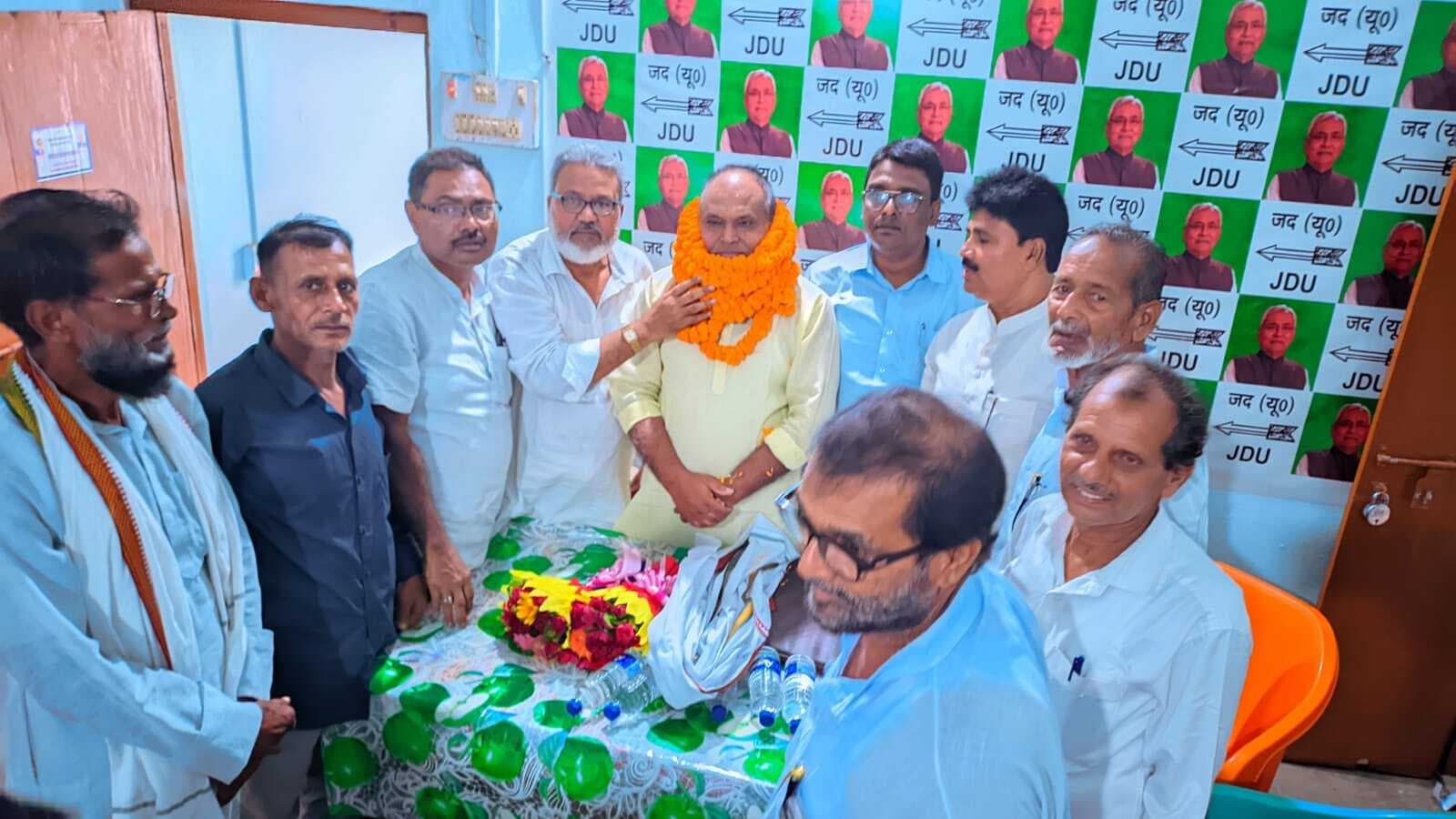 जदयू ने सुन्नी औकाफ कमेटी के पदाधिकारी को किया सम्मानित