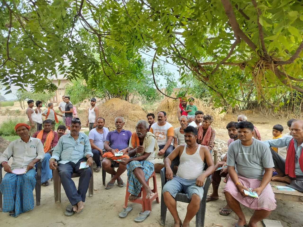 डोमर बंजरिया में प्रशिक्षण में किसानों को दी गयी कृषि यंत्रों की दी जानकारी