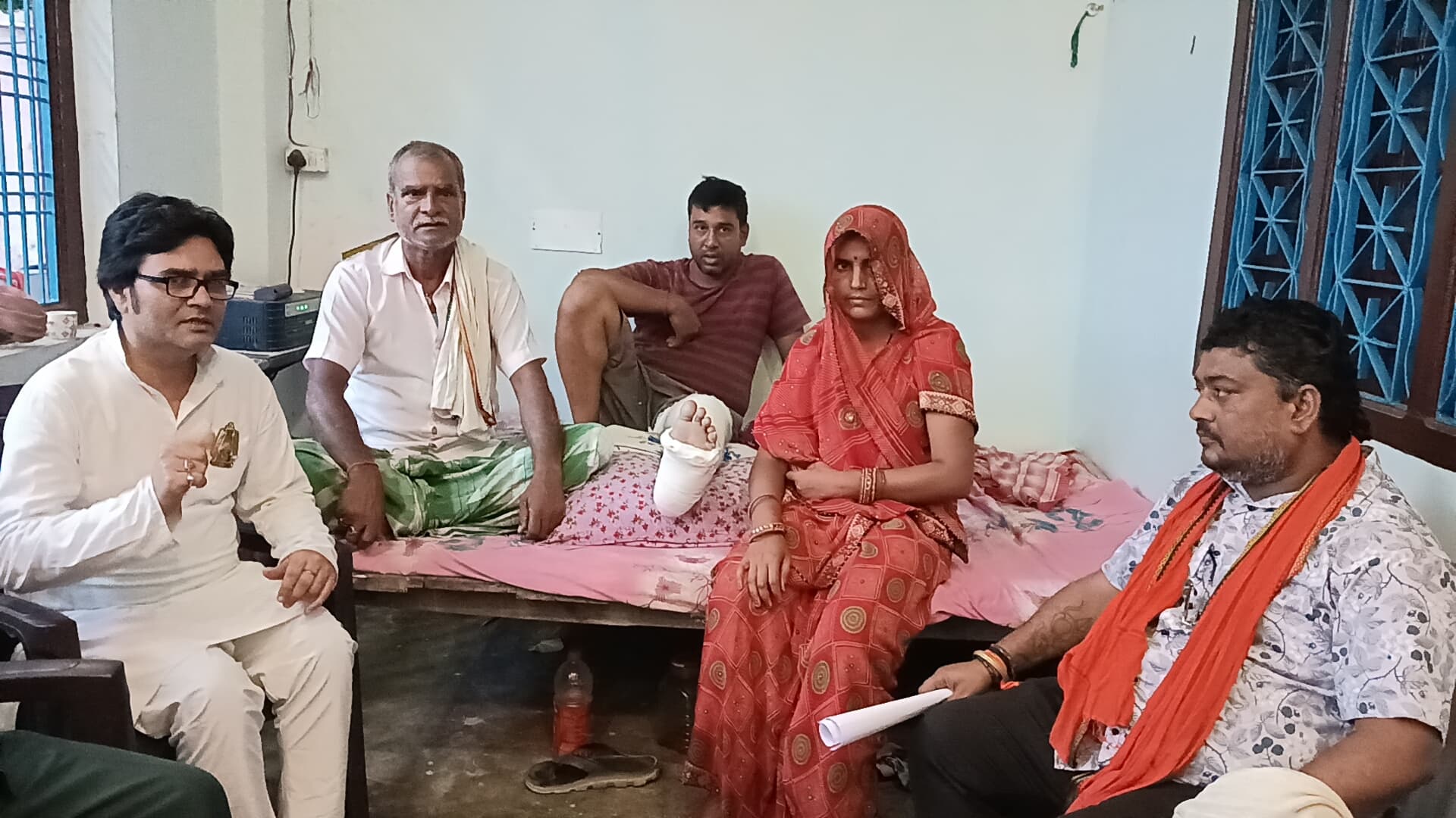 राजद जिलाध्यक्ष ने पीड़ित व्यवसायी से घटना की ली जानकारी