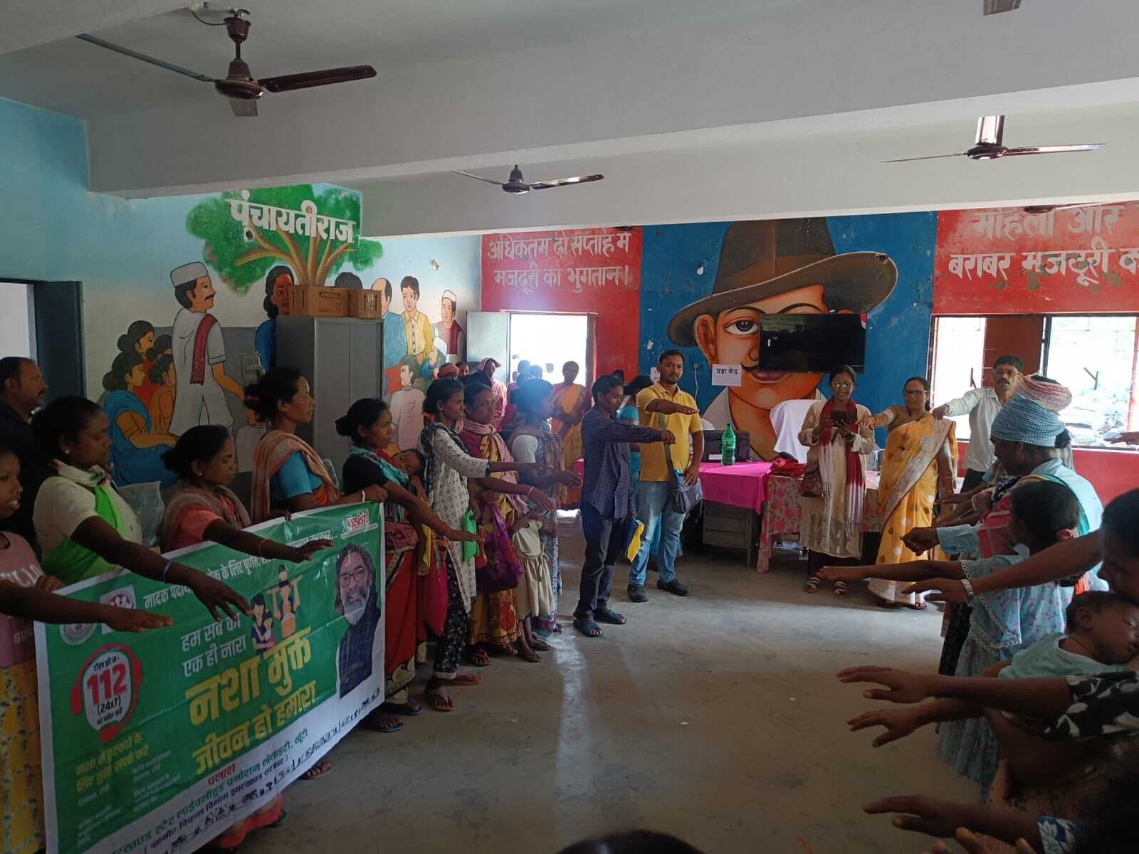 धरती आबा शिविर में दी गयी योजनाओं की जानकारी