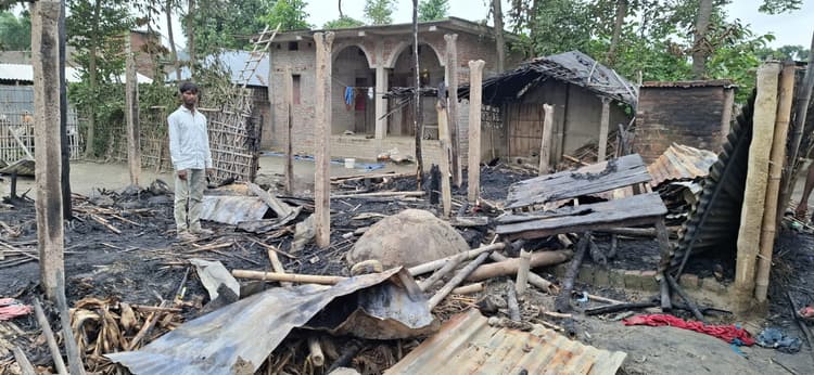 अगलगी में पांच घर जल जले, लाखों की क्षति