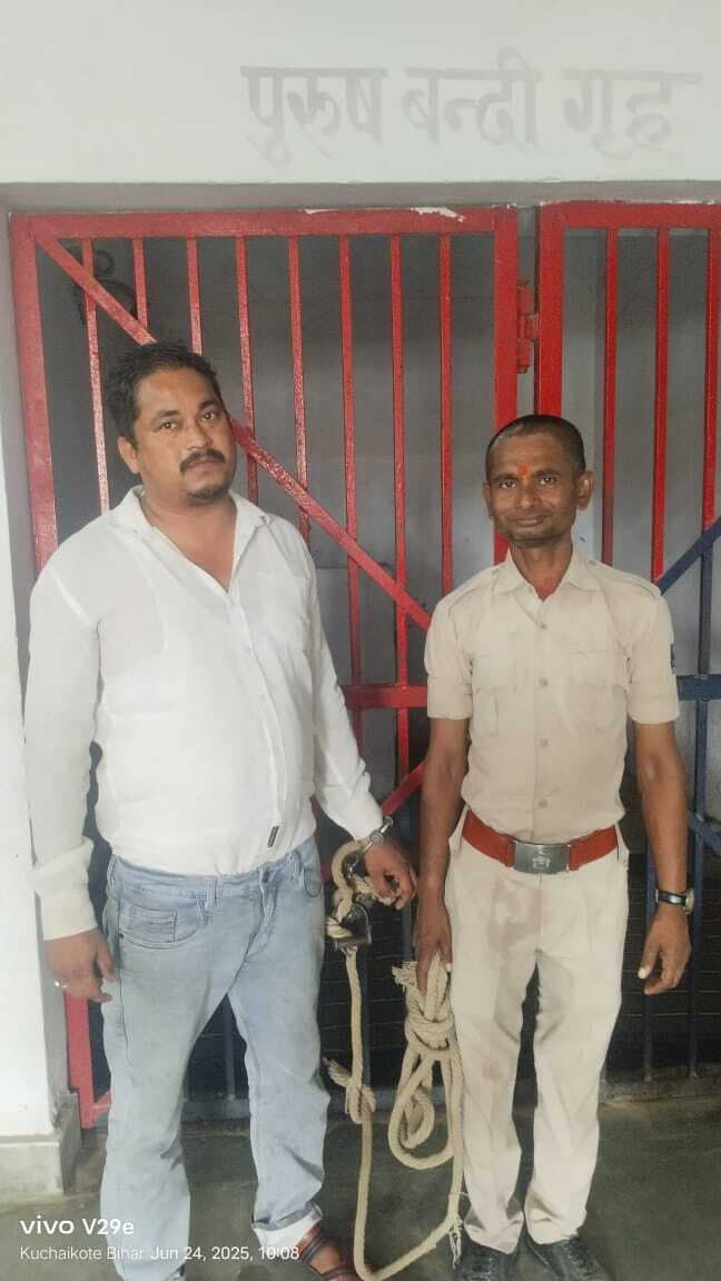 630 लीटर शराब बरामदगी मामले में वांछित मुखियापति मांझा से गिरफ्तार, डकैती व रंगदारी के मामले में भी आरोपित है अदमापुर पंचायत का मुखियापति