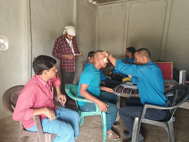 निःशुल्क नेत्र जांच शिविर में पहुंचे 25 मरीज