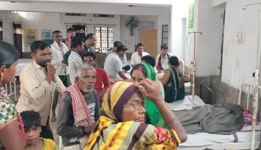 वज्रपात की घटना में दो झुलसे, रेफर