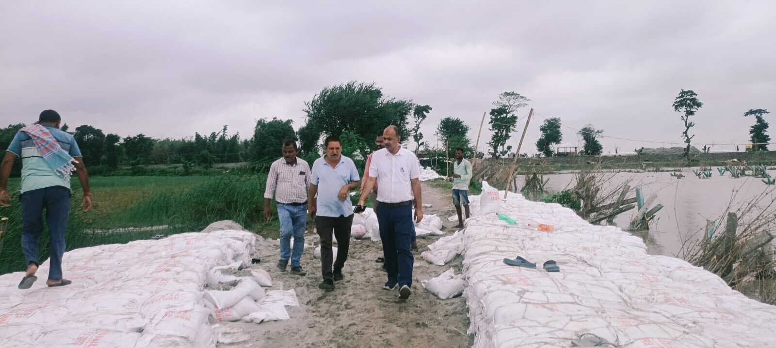 तटबंधों की सुरक्षा को लेकर प्रशासन सतर्क