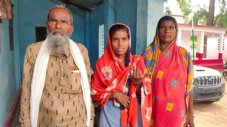 मोबाइल चोरी का विरोध करने पर युवती को किया घायल