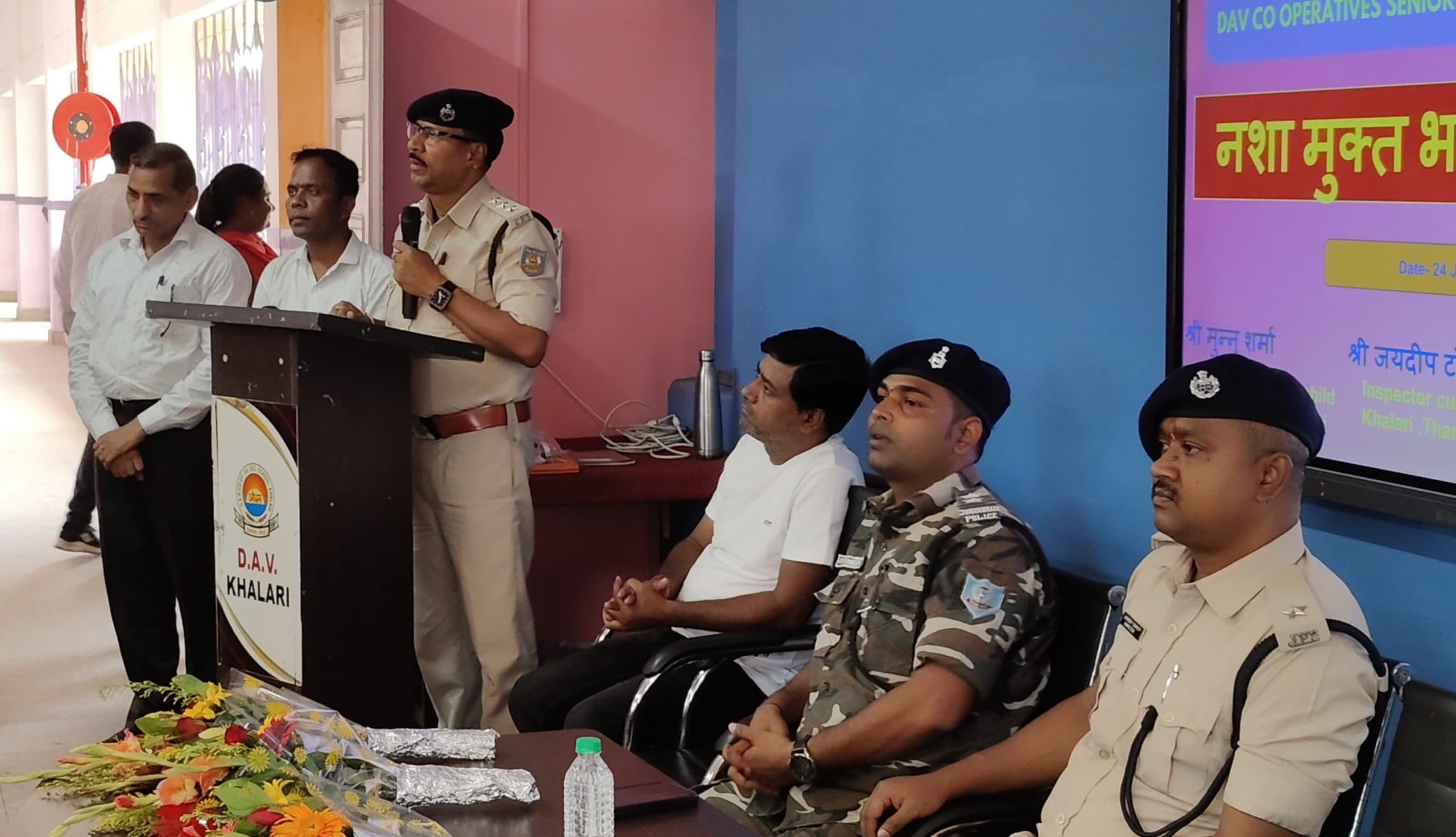 स्कूली बच्चों को दी गयी नशे से दूर रहने की सलाह