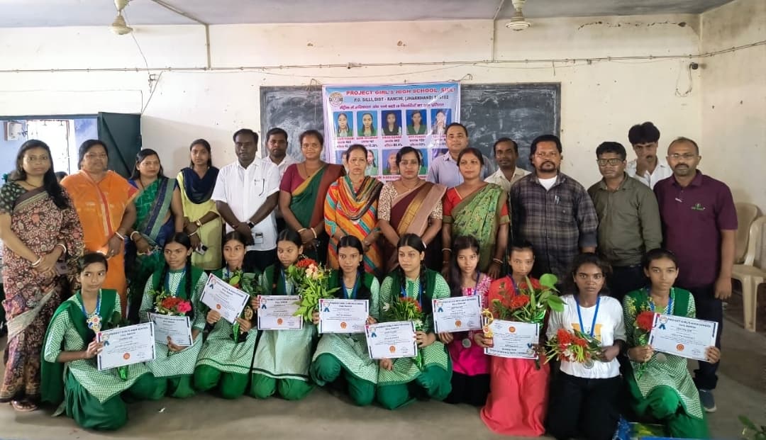प्रोजेक्ट गर्ल्स हाई स्कूल में सम्मान समारोह