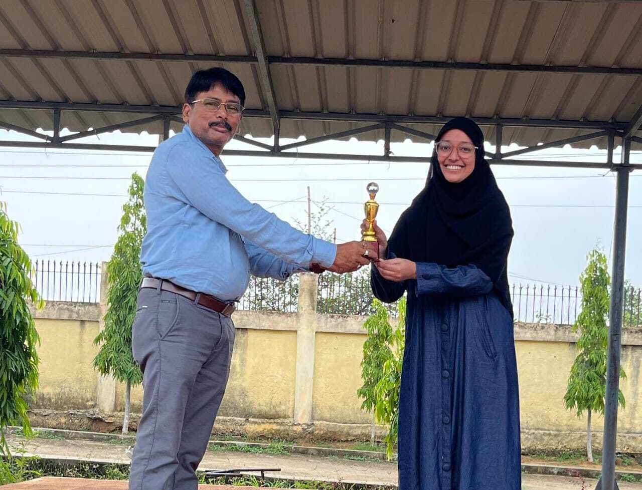 केंद्रीय विद्यालय में छात्रा को किया गया सम्मानित