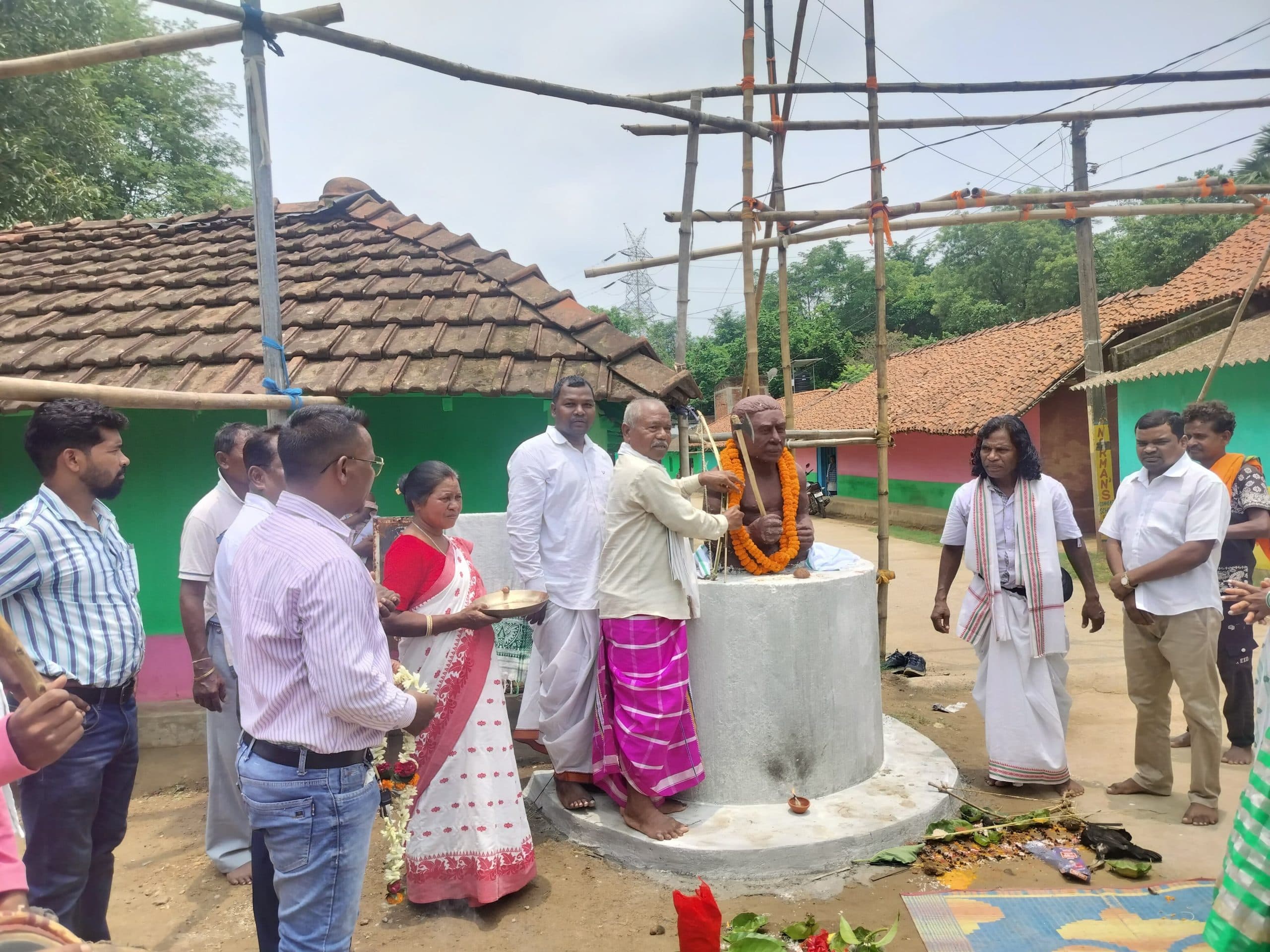 Jamshedpur news. गदरा में वीर शहीद पोटो हो को दी गयी श्रद्धांजलि