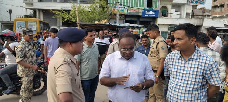 sasaram News : अनियंत्रित हाइवा ने ऑटो को रौंदा, दो की मौत, एक घायल