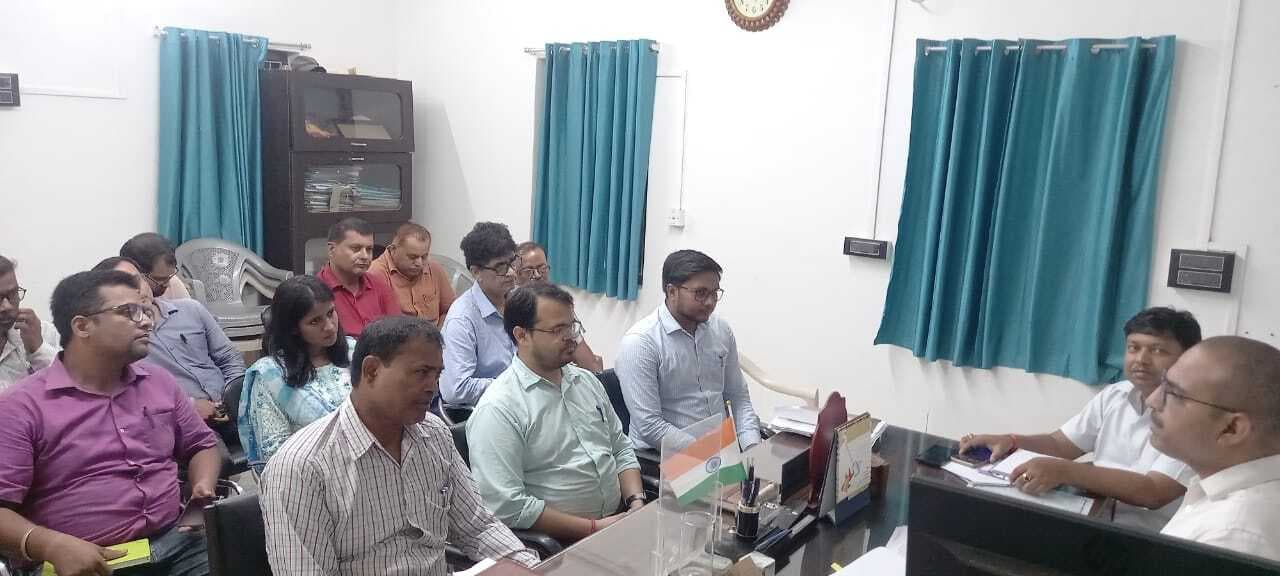 Madhubani News : प्रखंड स्तरीय समन्वय समिति की बैठक में संचालित योजनाओं की हुई समीक्षा