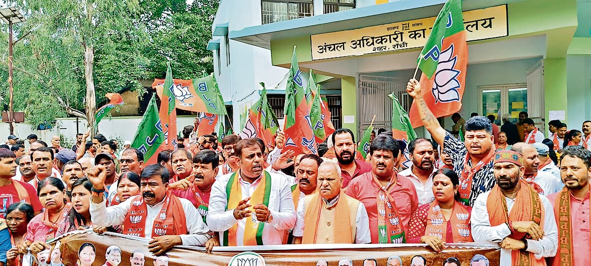 Political news : सरकार बंद करे लूट व भ्रष्टाचार : बाबूलाल मरांडी