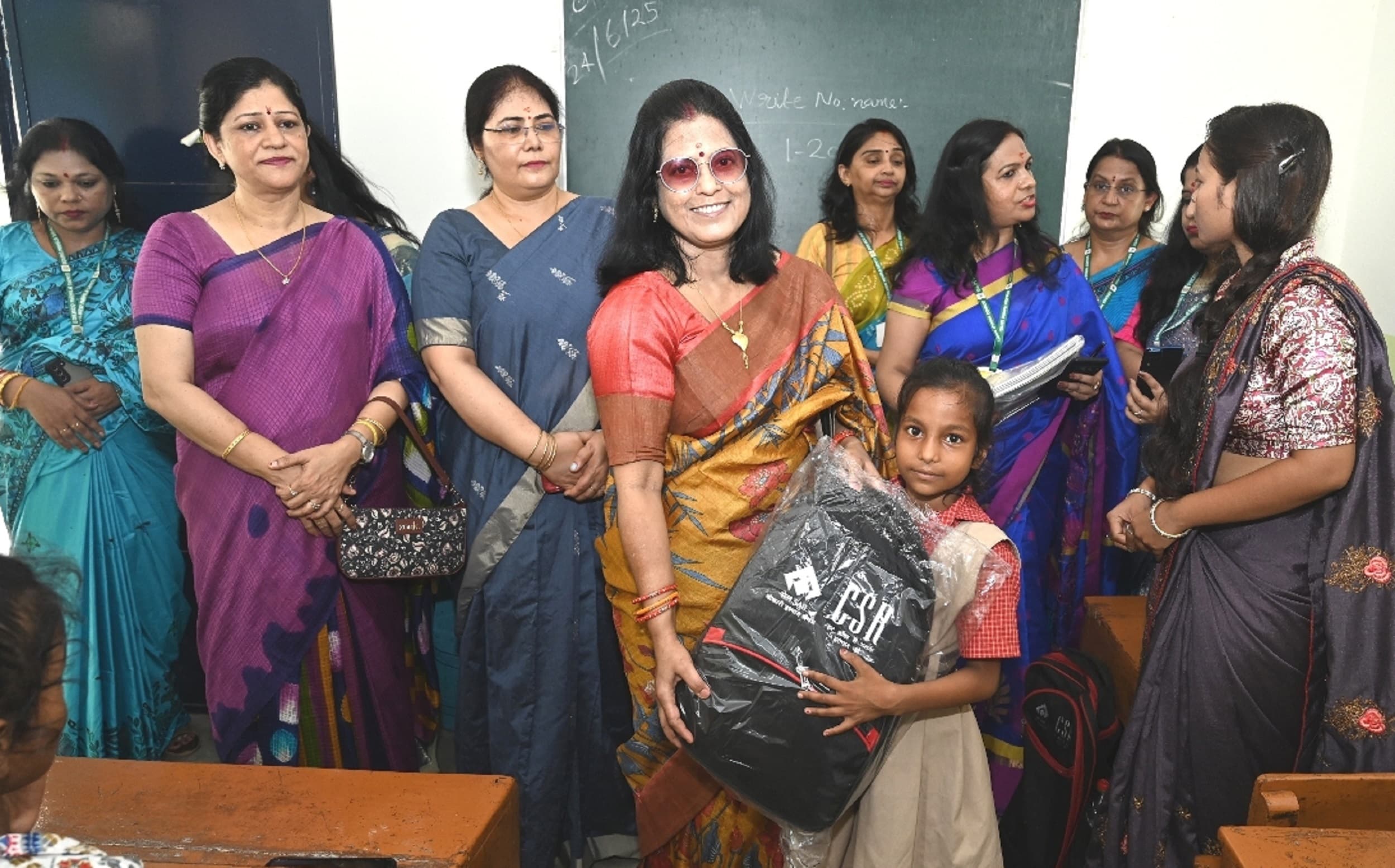 Bokaro News : महिला समिति सदैव समाज के संसाधन विहीन वर्ग की मदद के लिए प्रयासरत