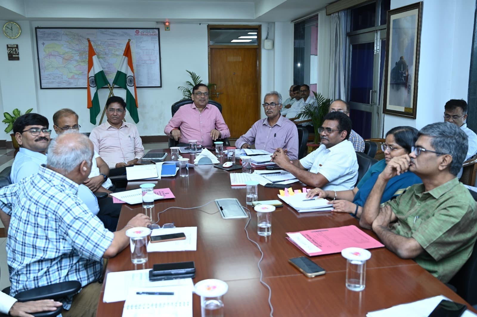 Gaya News : परियोजना व यात्री सुविधाओं पर रखें विशेष ध्यान : जीएम