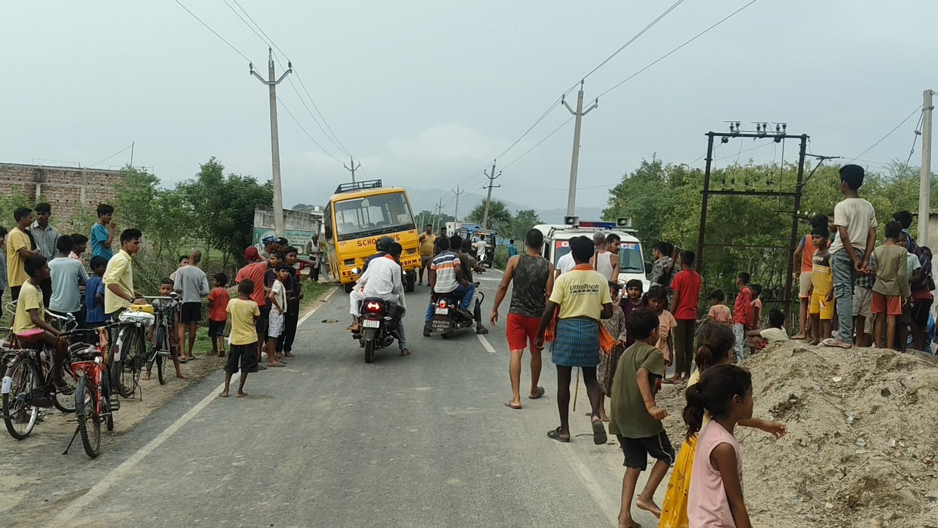 Gaya News : मोहनपुर गांव के पास ऑटो व पुलिस वाहन में हुई टक्कर