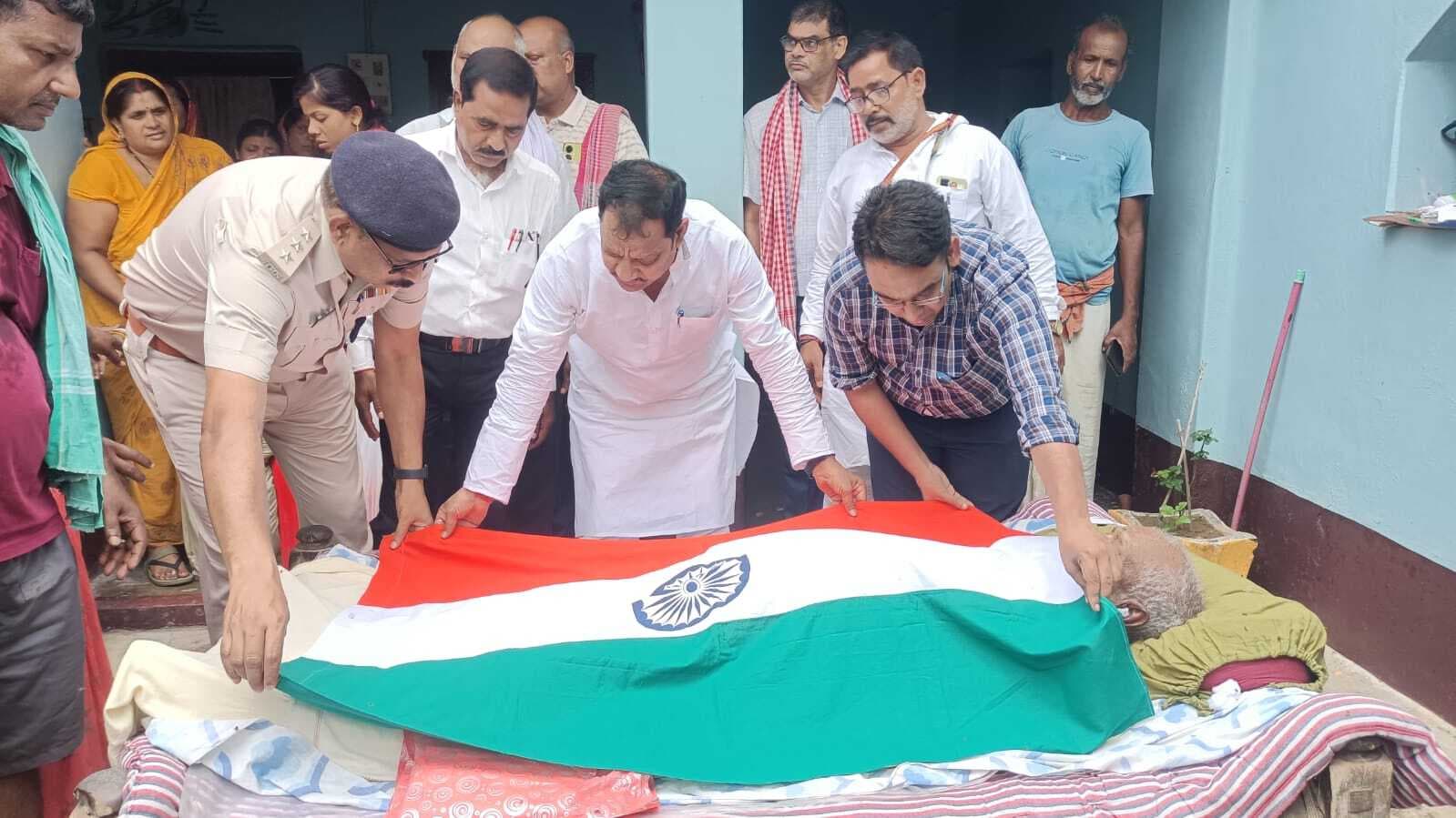 स्वतंत्रता सेनानी के निधन पर डिप्टी सीएम ने जताया शोक