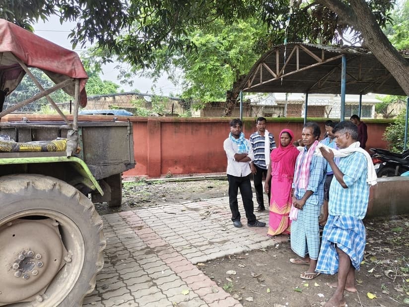 आदिवासी विवाहिता की संदिग्ध मौत, पेड़ से लटका मिला शव